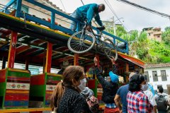 El capacete transporta todo tipo de carga